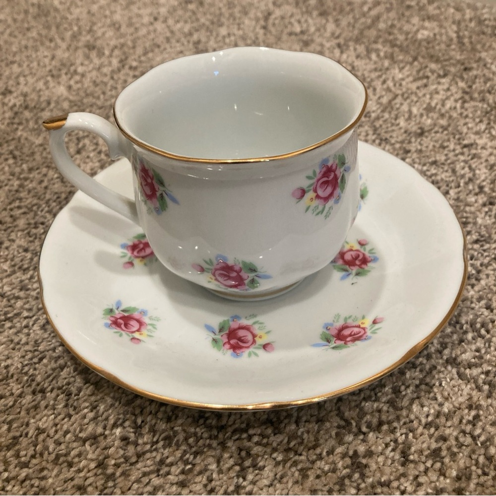 Victorian Tea Cup and Saucer (FTD Cat# 202) Vintage Roses, Gold Trim